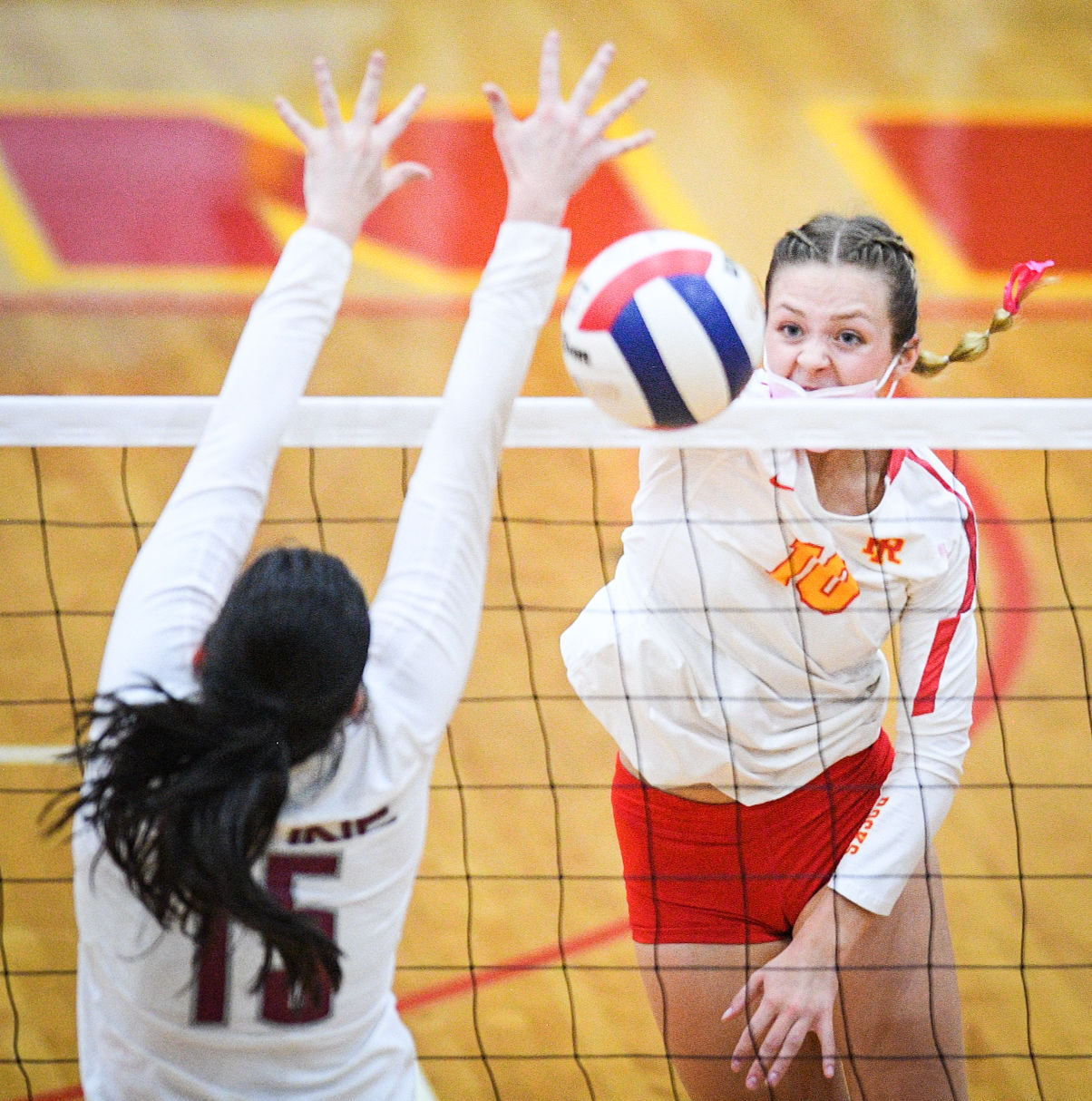 100521-qc-spt-moline-ri-vball-002